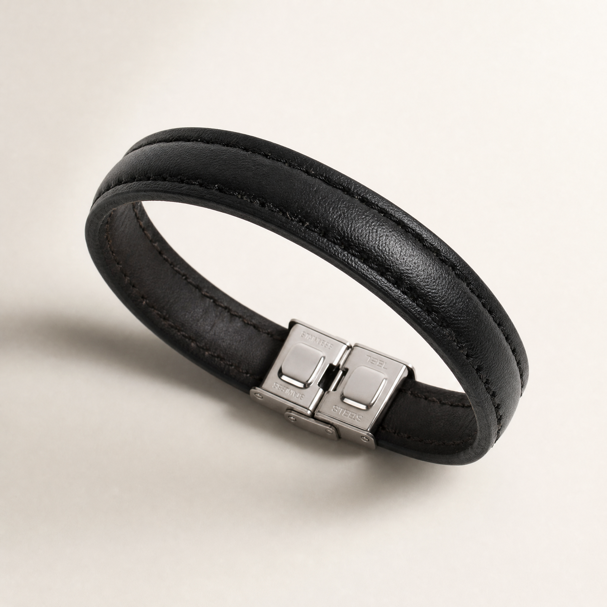 Bracelet en cuir noir