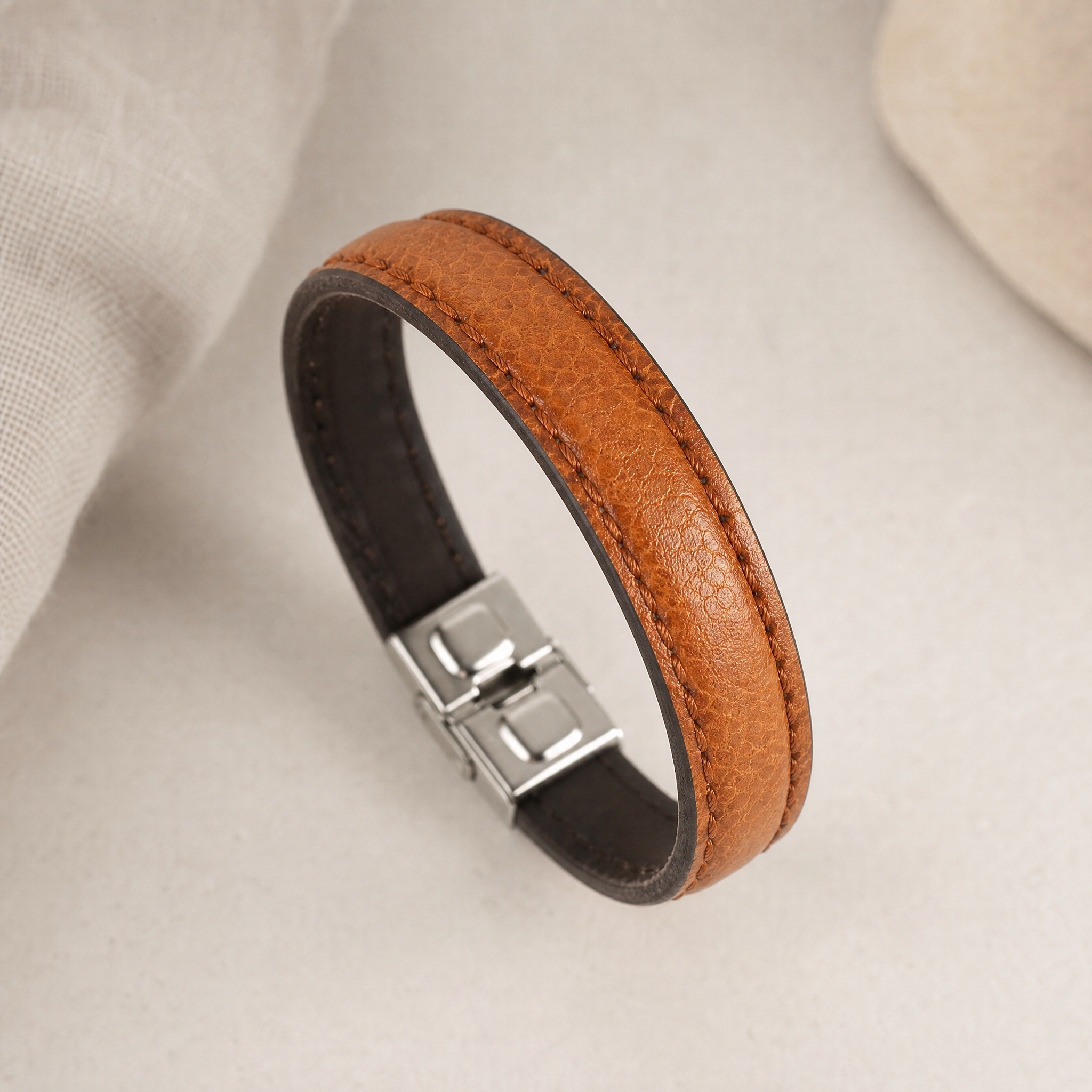 Bracelet en cuir orangé